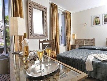 Logis Hotel Les Flots Bleus Больё-сюр-Дордонь Экстерьер фото