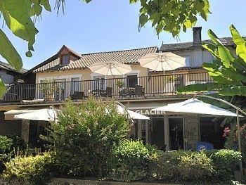 Logis Hotel Les Flots Bleus Больё-сюр-Дордонь Экстерьер фото